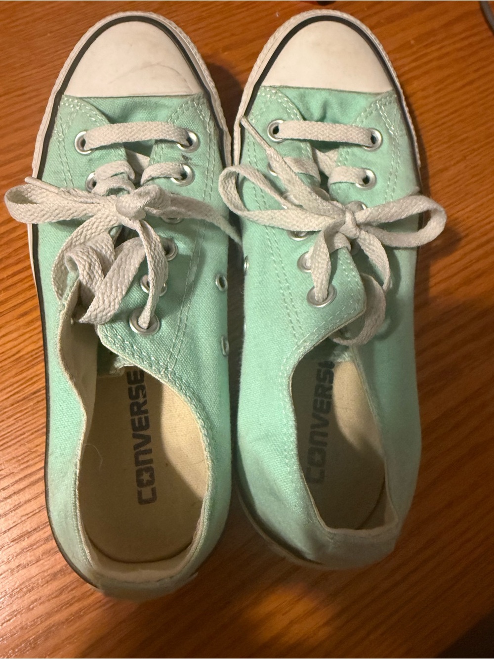 Converse Women’s 7 aqua low top sneakers